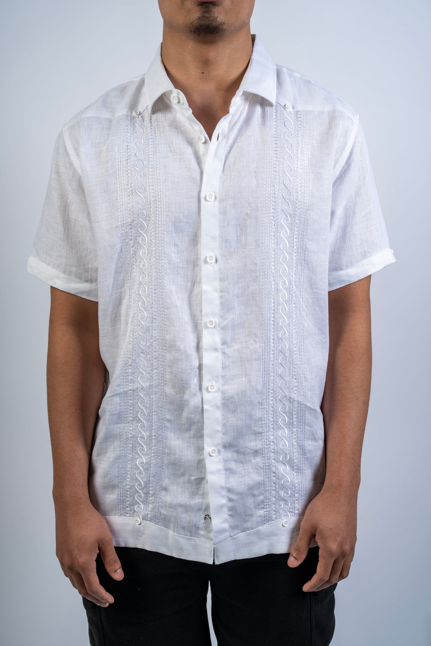 MEN'S LINEN GUAYABERA S/S FANCY EMBROIDERED PANEL