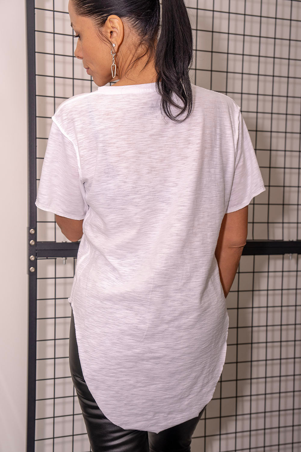 SIGNATURE SIDE SLIT COTTON TEE: EFFORTLESS STYLE AND URBAN EDGE