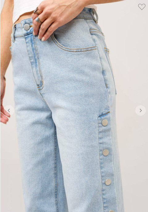 MID RISE SIDE PANEL SNAP UP WIDE LEG JEANS