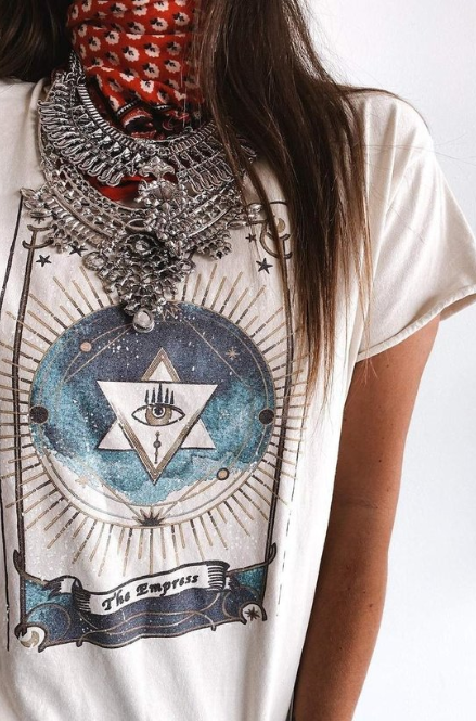 THE EMPRESS SIDE SLIT TEE