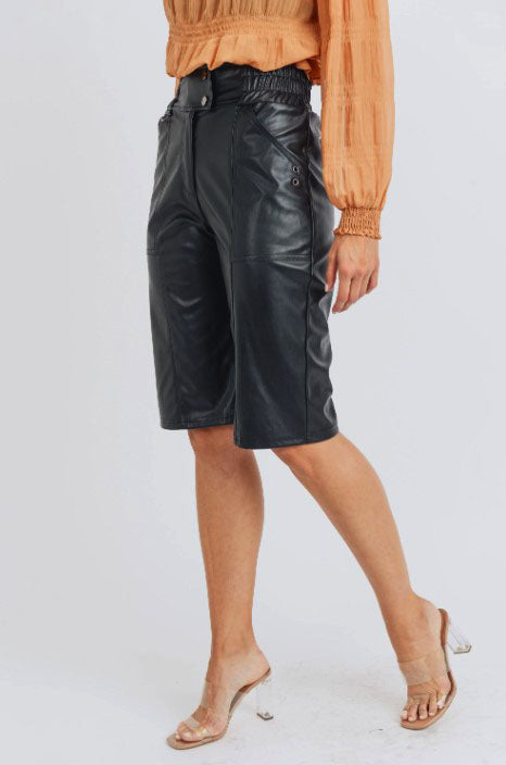 BERMUDA WIDE FAUX LEATHER PANTS
